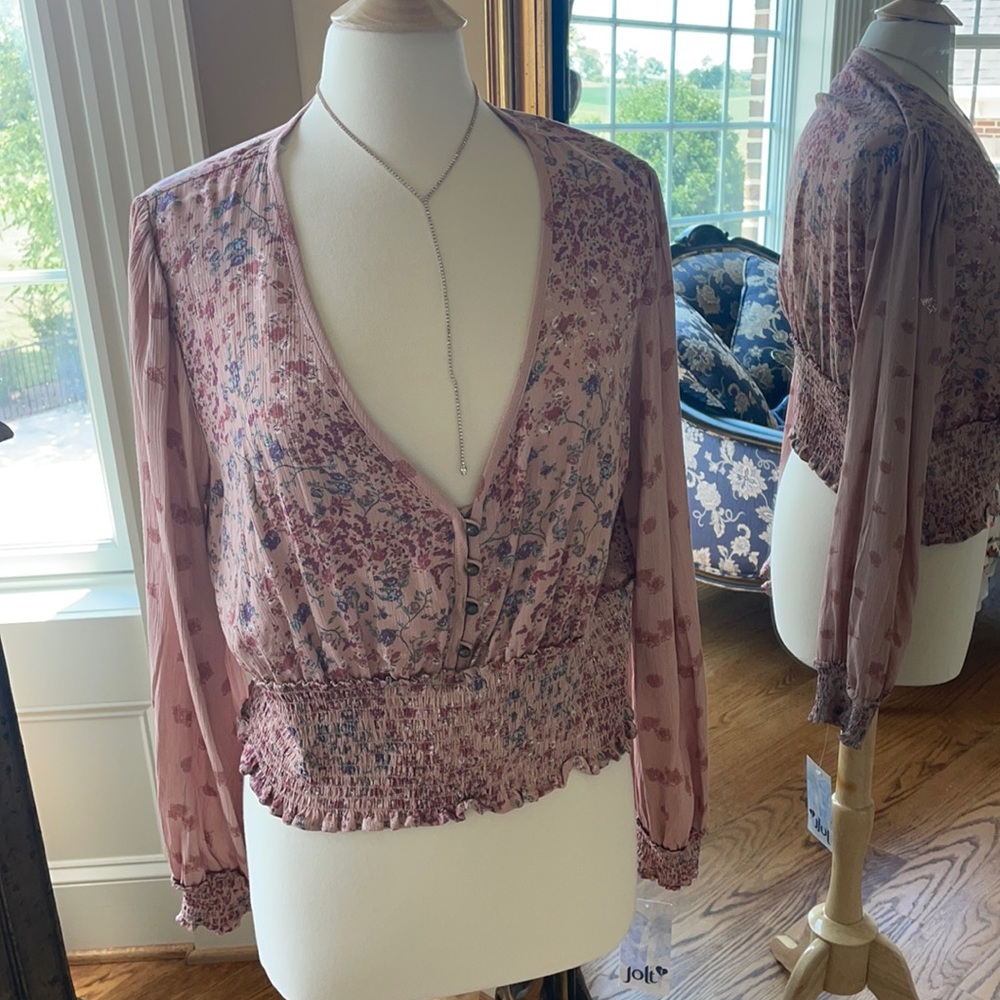 Pretty floral top!🌸🌸💐💐🌷🌷
